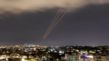 Θρίλερ στη Μέση Ανατολή: Αρνείται ότι δέχθηκε πυραυλική επίθεση το Ιράν