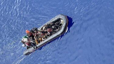 Έκκληση για παπούτσια, για να μην φύγουν ξυπόλυτοι οι μετανάστες