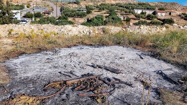 Τους έκαψαν τα ξύλα του Ιούδα λίγες ώρες πριν το "Χριστός Ανέστη"