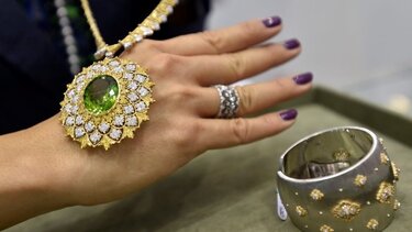 Swarovski - Pandora: Τα κοσμήματα που αγοράζουν οι Ελληνίδες – Πόσο αυξήθηκαν οι πωλήσεις τους το 2023