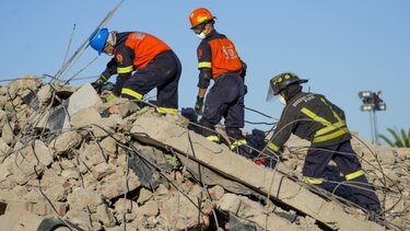 Νότια Αφρική: Άνδρας ανασύρθηκε ζωντανός από τα ερείπια πέντε ημέρες μετά την κατάρρευση κτιρίου