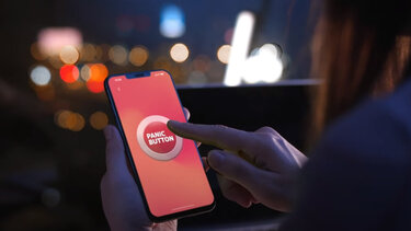 Κατήγγειλε την πρώην του ότι τον παρακολουθούσε, είχε ζητήσει και panic button!