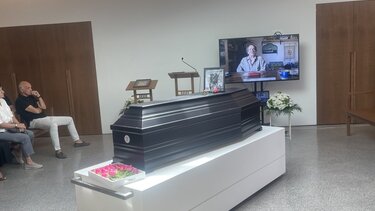 Στο Αποτεφρωτήριο Ριτσώνας το «ύστατο χαίρε» στον Κώστα Ρεσβάνη