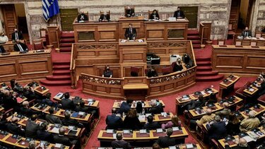 12 νομοσχέδια προ των θυρών: Έρχονται πριμ παραγωγικότητας, talent visa και νέος ΚΟΚ