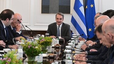 Μητσοτάκης στο νέο υπουργικό: "Περισσότερη δουλειά, λιγότερα λάθη και λιγότερη έπαρση"