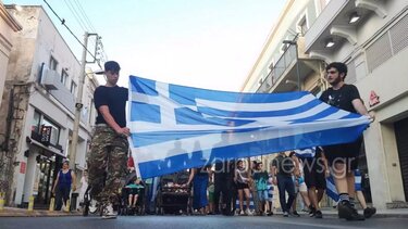 Family Pride στα Χανιά με μωρά σε καρότσια και σημαίες