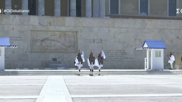 Αλλαγή φρουράς στο Σύνταγμα κάτω από πολύ υψηλές θερμοκρασίες