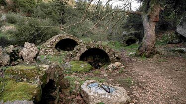 Αποκόρωνας: Στην αγκαλιά των Λευκών Ορέων