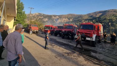 Φωτιά στο Κατωφύγι - Εκκενώθηκε το χωριό προληπτικά - Μήνυμα από το 112