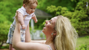 Δικαστήριο αναγνώρισε την υιοθεσία παιδιού από ζευγάρι γυναικών