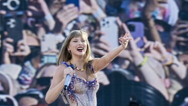 Η Τέιλορ Σουίφτ… πολλαπλασιάζεται: 13 Νέες Κέρινες Φιγούρες σε Όλο τον Κόσμο!