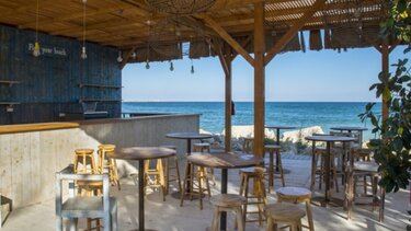 Άγριο επεισόδιο με πυροβολισμούς σε beach bar στη Χαλκιδική – 3 τραυματίες