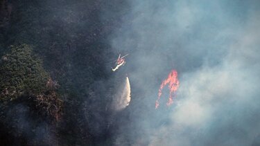 Πυροσβεστικά αεροσκάφη από την ΕΕ ζήτησε η Πορτογαλία για τη φωτιά που μαίνεται στη Μαδέρα 