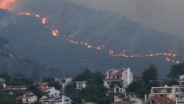 Μεγάλα μέτωπα σε Γραμματικό, Πεντέλη και Ανατολή Νέας Μάκρης - Εκκενώθηκαν οικισμοί και νοσοκομεία