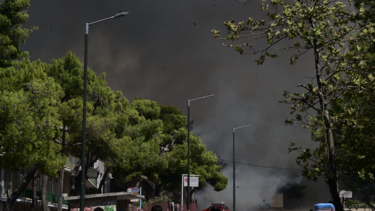 Σε Πεντέλη, Βριλήσσια, Διόνυσο και Αφίδνες τα κυριότερα μέτωπα της πυρκαγιάς στην Αττική