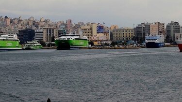 Σε συμπληγάδες η ακτοπλοΐα ενόψει της πράσινης μετάβασης