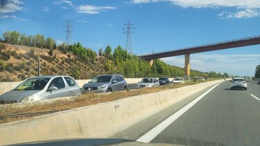 Ακινητοποιημένα τα αυτοκίνητα στην Αθηνών - Κορίνθου