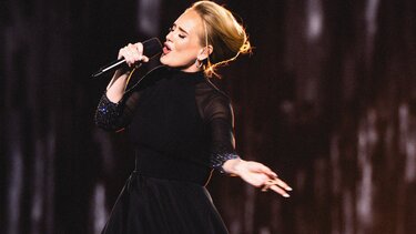 Η Adele ανακοίνωσε επ' αόριστον διάλειμμα από τη μουσική