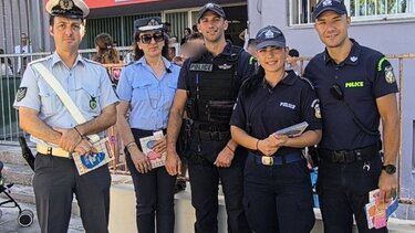 Μαζί με τις ευχές για μια καλή σχολική χρονιά και τα ενημερωτικά φυλλάδια!