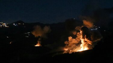 Μπαράζ επιθέσεων του Ισραήλ σε θέσεις της Χεζμπολάχ στον Λίβανο