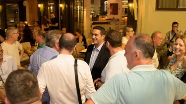 Ρήξη με το σημερινό πολιτικό σκηνικό της παρακμής