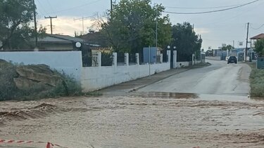 Χαλκιδική: Έκλεισε τμήμα του δρόμου, λόγω υπερχείλισης χειμάρρου