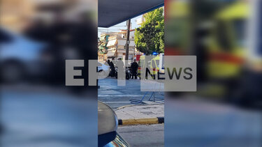 Η αφορμή της άγριας συμπλοκής νεαρών στη Γλυφάδα – «Βροχή» από πέτρες και μαχαιρώματα