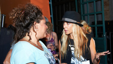 Άννα Βίσση: «Ματούλα Ζαμάνη, στο ‘χω πει θα έκανα για σένα ό,τι θες – ακόμη και να βγάλω την μπλούζα μου»