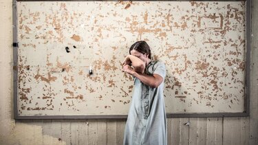 Η Κρητικιά Μάγδα Κόρπη μετουσιώνει το "Φυλαχτό" του Ρομπέρτο Μπολάνιο