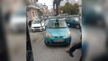 Άμεσα αντανακλαστικά από την Τροχαία για το ...προκλητικό παρκάρισμα