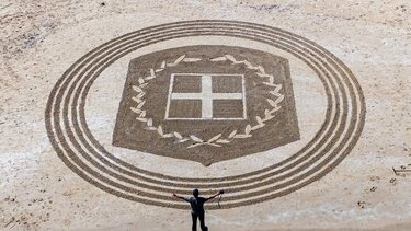 Εντυπωσιακή δημιουργία στην άμμο για την επέτειο της 28ης Οκτωβρίου