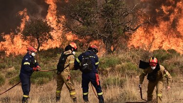 Χωρίς ενεργό μέτωπο η πυρκαγιά στο Ξυλόκαστρο Κορινθίας
