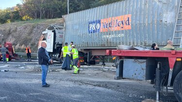 Περιφερειακή Αιγάλεω: Διακοπή της κυκλοφορίας λόγω ανατροπής φορτηγού