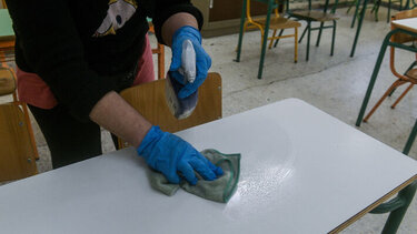 ΟΓΕ: Να τελειώσει η απαράδεκτη κατάσταση με τις απλήρωτες καθαρίστριες των σχολείων!