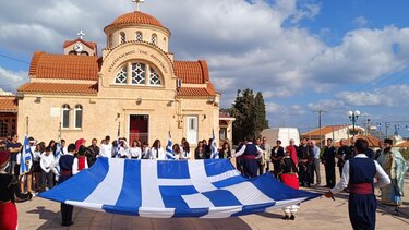 28η Οκτωβρίου: Η σημαία που ξεχώρισε στις Γούρνες και ο μαθητής που καταχειροκροτήθηκε