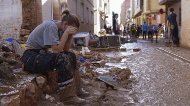 συντετριμμένη γυναίκα 