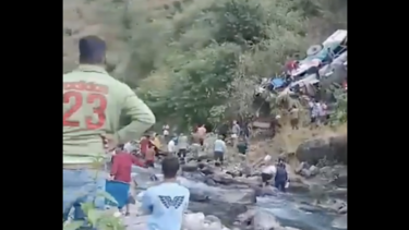 λεωφορείο σε φαράγγι 