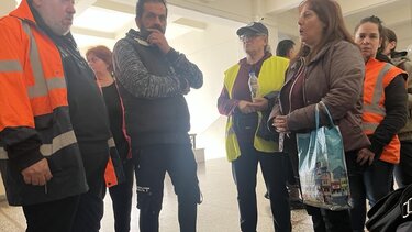 Συμβασιούχοι, Δήμος