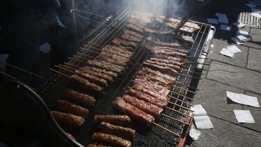 Τσικνοπέμπτη σουβλάκια 