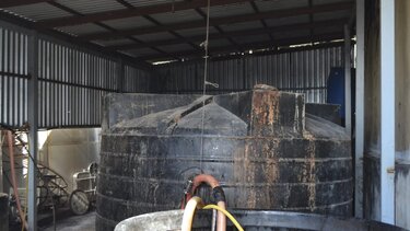 Τρεις συλλήψεις για παράνομο αποστακτήριο – συσκευαστήριο αλκοολούχων ποτών