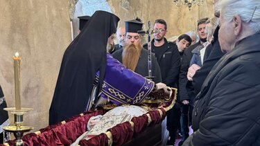 Πάνδημος ο αποχαιρετισμός στον μακαριστό Πρωτοπρεσβυτέρο του Οικουμενικού Θρόνου, Ιωάννου Λελεδάκη