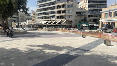 Παρέλαση με ... μισοτελειωμένη πλατεία Ελευθερίας