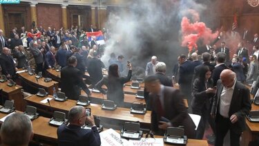 Σερβία, Επεισόδια, Καπνογόνα