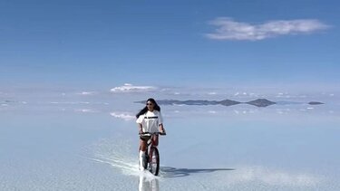 Βόλτα στον ουρανό στην μεγαλύτερη αλυκή του κόσμου!