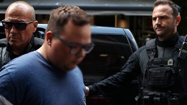 Λάρισα: «Μου έλεγε ότι είμαι τεμπέλης - Πήρα ένα κουζινομάχαιρο και την κάρφωσα πολλές φορές», λέει ο μητροκτόνος