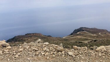 Έπαθαν σοκ: Πήγαιναν στη Μονή Κουδουμά ξημερώματα και βρήκαν τον νεκρό!