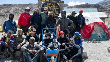 O «ήρωας» Πανάγος που κατέκτησε την κορυφή του Κιλιμάντζαρο κι ας είναι τετραπληγικός