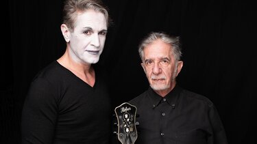 Ο Αιμίλιος Χειλάκης είναι ξανά «ΜΟΝΟΣ ΜΕ ΤΟΝ ΑΜΛΕΤ»