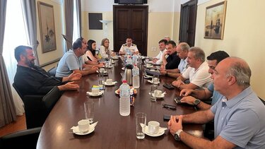 apokentromeni metanastes