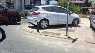 Ζητείται διάβαση ... χωρίς παρκαρισμένο!